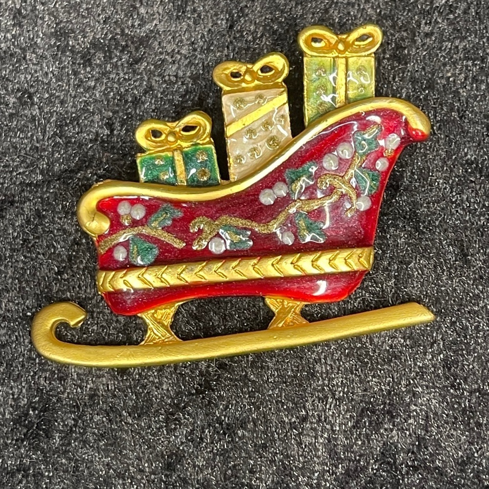 Vintage TC enamel brooch